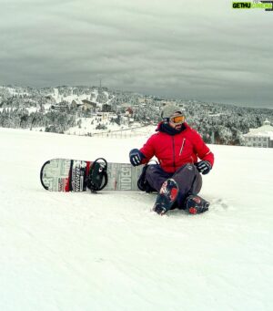 Halil İbrahim Demirkıran Instagram - To Board… #snowboard #uludağkayakmerkezi #uludağ #halildemirkıran #kesfet #modeling