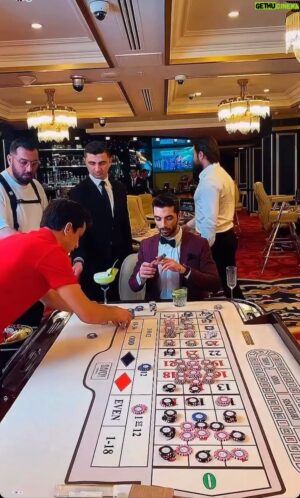 Halil İbrahim Demirkıran Instagram - Life is like gambling, the more risk you take, the more you win! #halildemirkıran #savoyhotel #savoycasino #kıbrıs #lasvegas #beverlyhills #turkey