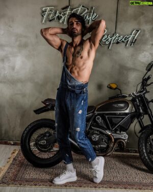Halil İbrahim Demirkıran Instagram - ⚜️
Photographer : @aliyamantr @mediamotto 
Studio : @sokakbutik.com.tr 
#model #modeling #shooting  #fashion #ducati #motorcycle #keşfet #modellife #turkey #halildemirkıran #actor #shooting #shootingday #shootingstar #istanbul #motorcycles