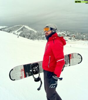 Halil İbrahim Demirkıran Instagram - 🏂 #uludağkayakmerkezi #snowboard #model #boarding #snow #oyuncu #modeling #kesfet #kesfetteyiz #reel #reels #instagram #karinnahotel #snowboarding #uludağ #uludağotelleri