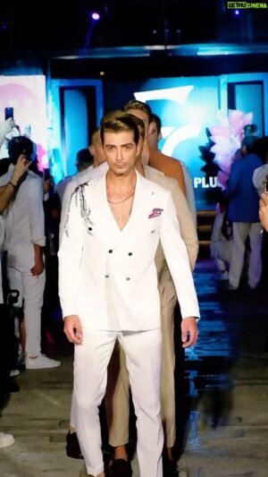 Halil İbrahim Demirkıran Instagram - choreographer :  @halildemirkiranofficial 

designer : @seyhmuscan.fc  @fcfashionism 

organization BARBIE night @oligarkistanbul @fashiontv