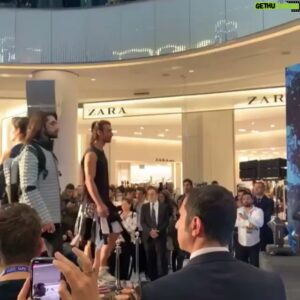 Halil İbrahim Demirkıran Instagram - Koreograf : @ferhanaral 
Tasarım : @kariyeregitim 
#emaarsquaremall #popart #makeup #fashion #halildemirkıran @serkantalayhann @alptemucinkocaman_