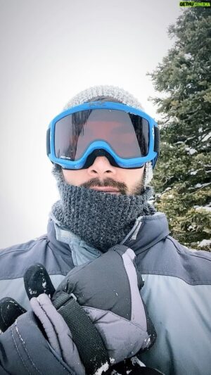Halil İbrahim Demirkıran Instagram - 😎🏂❄️ @dior.ay34 #snowboard #uludağkayakmerkezi #mıdıgomeledağları #uludağ #reels