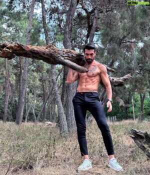 Halil İbrahim Demirkıran Instagram - You don't know how strong some people are! 
 
Photographer : @nilhcg 
Organization : @_modelofmodels_ 
#shooting #shootingday📸 #model #actor #büyükada #i̇stanbul #modelife #modelofmodels #halildemirkıran
