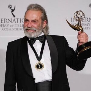 Haluk Bilginer Instagram - Sizlerden gelen sevinç ve gurur dolu kutlama mesajları beni çok mutlu etti.
Ülke çapında uyandırdığı bu duygu ödülden çok daha değerli.
Var olun.
Sevgiler saygılar hepinize...
