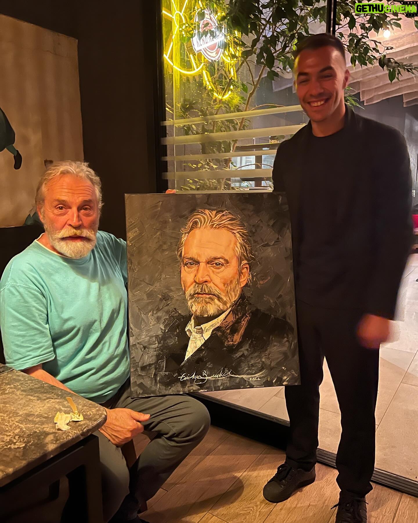Haluk Bilginer - 12K Likes - “Duygunun gücü”
“ The power of emotion “
Haluk abi’nin “Kel diva” oyununa davet etmesiyle keyifli bir anı bıraktık…
We left a pleasant memory with Haluk Abi’s invitation to the “Bald Diva” play...
Tuval Üzr. Yağlıboya / Oil On Canvas
70 x 60
Model / Haluk Bilginer
Özel koleksiyon / Private Collection