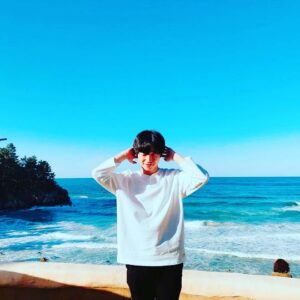 Ham Seong-min Instagram - 넘나 오랜만이죠?ㅎㅎㅎ약.. 저번달인가.. 놀러갔다왔는데 거참... 이제 올릴 줄은!... 가족끼리 삼척갔다왔다아 역시 삼척에는 배가 삼척...이 이써따
그리고 첫번째 사진 오른쪽 아래분 얼굴을 지우고싶댜 ㅎㅎ

#삼척 #쏠비치 #여행 #셀스타그램