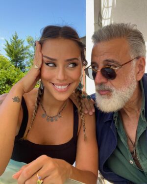 Hamdi Alkan Instagram - Sanırım @zeynepalkanz ile iletişim sorunu yaşıyoruz.