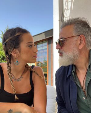 Hamdi Alkan Instagram - Sanırım @zeynepalkanz ile iletişim sorunu yaşıyoruz.