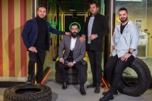 Hamed Tehrani Instagram - امشب خندوانه ساعت ۲۳:۰۰

📸: @s.shervin.sh