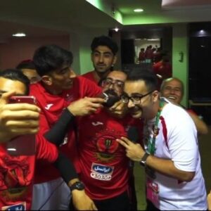 Hamed Tehrani Instagram - تولدت مبارک داداش 😂 قهرمانی لیگ امسال نشد انشالله قهرمانی حذفی خودم دوباره ریشاتو میزنم 😬🤪😂 #حامد_تهرانی #فرزاد_حبیب_اللهی #پرسپولیس_قهرمان #تولدت_مبارک