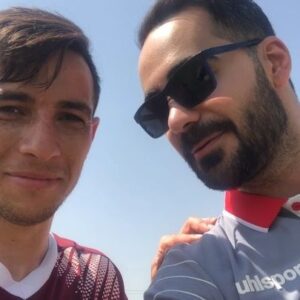 Hamed Tehrani Instagram - تولدت مبارک همه فن حریف 😂😘😘🎂🎂👏🏻👏🏻 @farshad_ahmadzadeh10  #فرشاد_احمدزاده #تولدت_مبارک #حامد_تهرانی #پست_صحنه #سریال_درکنارهم #شبکه_دو
