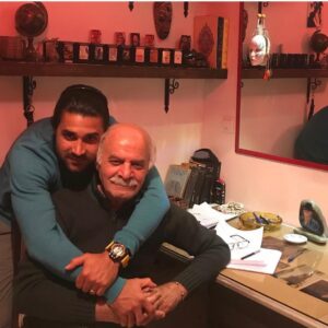 Hamed Tehrani Instagram - هر روز ما شده تسلیت خدایا یه ذره هم خوشی بده که طعم این خبرایی بد را بیشتر حس کنیم انگاری حس خوشی یادمون رفته😥. سیاوش عزیز رفیق منو درغمت شریک بدون چون دقیقا فردا هم میشه ۱۴ سال که پدر منم سفر کرده هم درد شدیم داداش😭چقدر شوکه شدم تسلیت به جامعه هنر ایران😔 @siavash_gorjestani