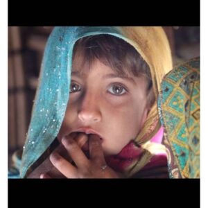 Hamid Jebeli Instagram - .
‏‎‏‎محروميت جازموريان آنقدر زياد است كه از روي نقشه هم مي شود فهميد. ‎جبر جغرافيايى، كمبود آب، تبعيض اجتماعى، نا آگاهي اجبارى، كم توجهى و... تعداد زيادى انسان ايرانى بى شناسنامه، بى هويت، بدون هيچ گونه امكانات بهداشتى و آموزشى را به وجود آورده است.

حتى از داشتن كمترين سواد (شمارش اعداد از يك تا ده)، شناخت روزهاى هفته و فصل ها و... محرومند و ‎خوراكشان اغلب نانِ خالى است. ‎سالان تعداد زيادى به علت دورى راه از گزيدگى مار و عقرب ميميرند.

با ما در پويش ‏‎#جازموريان_تنها_نيست @s.slvt همراه باشيد