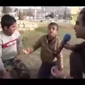 Hamid Jebeli Instagram - .
اینجا سرِ هر چهار و پنجِش
این خلق درگیر نبردن
حق با ملائک بود وقتی
با ناامیدی سجده کردن

مسئولان لطفا نگذارید ایران نفس های آخرش را بکِشد