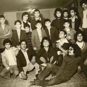 Hamid Lolaei Instagram - دیروز
عکس با بچه‌های مدرسه گروه تاتر