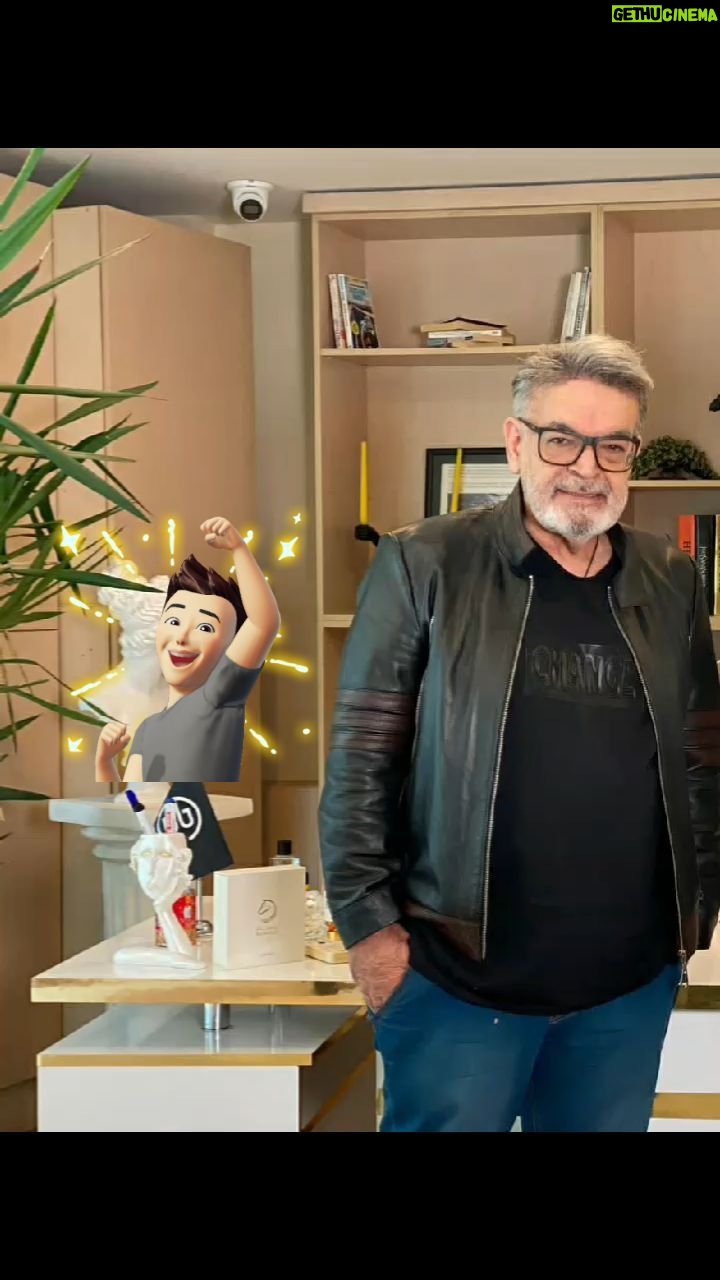 Hamid Lolaei - 23.1K Likes -