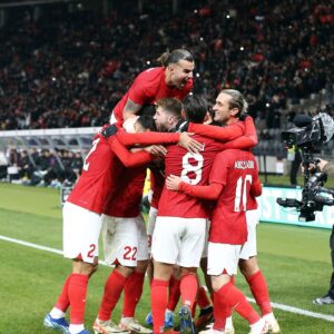 Hamit Altıntop Instagram - Maçta bizi destekleyen ve Berlin’i Türkiye yapan tüm yurttaşlarımıza çok teşekkür ediyorum. Euro2024’te görüşmek üzere.
🇹🇷🇩🇪🤝

—

Ich bin allen unseren Landsleuten sehr dankbar, die uns beim spiel unterstützt und Berlin zur Türkei gemacht haben. Sehen uns beim Euro2024.
🇹🇷🇩🇪🤝