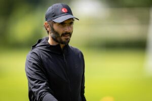 Hamit Altıntop Instagram - Futbolun tüm dünyada birleştirici bir gücü vardır. Şampiyonalar da bu birleştirici gücün en güzel örneğidir. Dayanışma ve rekabetin en üst seviyede olduğu, bütün maçların heyecan dolu ve izleyen herkese keyif vereceği bir Avrupa Şampiyonası olmasını dilerim. 🇹🇷 @euro2024 @millitakimlar 

Football has a unifying influence all over the world. Championships are the best example of this influence. I wish for a European Championship of peak solidarity and competition, where all matches will be enjoyable and full of exictement for all the fans watching.