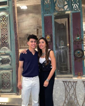 Hamza Diab Instagram - استنونا تاني و تالت أيام العيد في برنامج #صاحبة_السعادة🥳❤️ 
مع @essyounis ❤️
الساعة ١٠ مساءً على @dmctv.eg❤️

Special thanks to @khaled_halfawy @ranarish @yosrtaher @wesam_seif and all kamel el adad family who made the dream come true 🙏❤️❤️❤️❤️