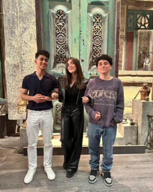 Hamza Diab Instagram - استنونا تاني و تالت أيام العيد في برنامج #صاحبة_السعادة🥳❤️ 
مع @essyounis ❤️
الساعة ١٠ مساءً على @dmctv.eg❤️

Special thanks to @khaled_halfawy @ranarish @yosrtaher @wesam_seif and all kamel el adad family who made the dream come true 🙏❤️❤️❤️❤️