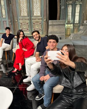 Hamza Diab Instagram - استنونا تاني و تالت أيام العيد في برنامج #صاحبة_السعادة🥳❤️ 
مع @essyounis ❤️
الساعة ١٠ مساءً على @dmctv.eg❤️

Special thanks to @khaled_halfawy @ranarish @yosrtaher @wesam_seif and all kamel el adad family who made the dream come true 🙏❤️❤️❤️❤️