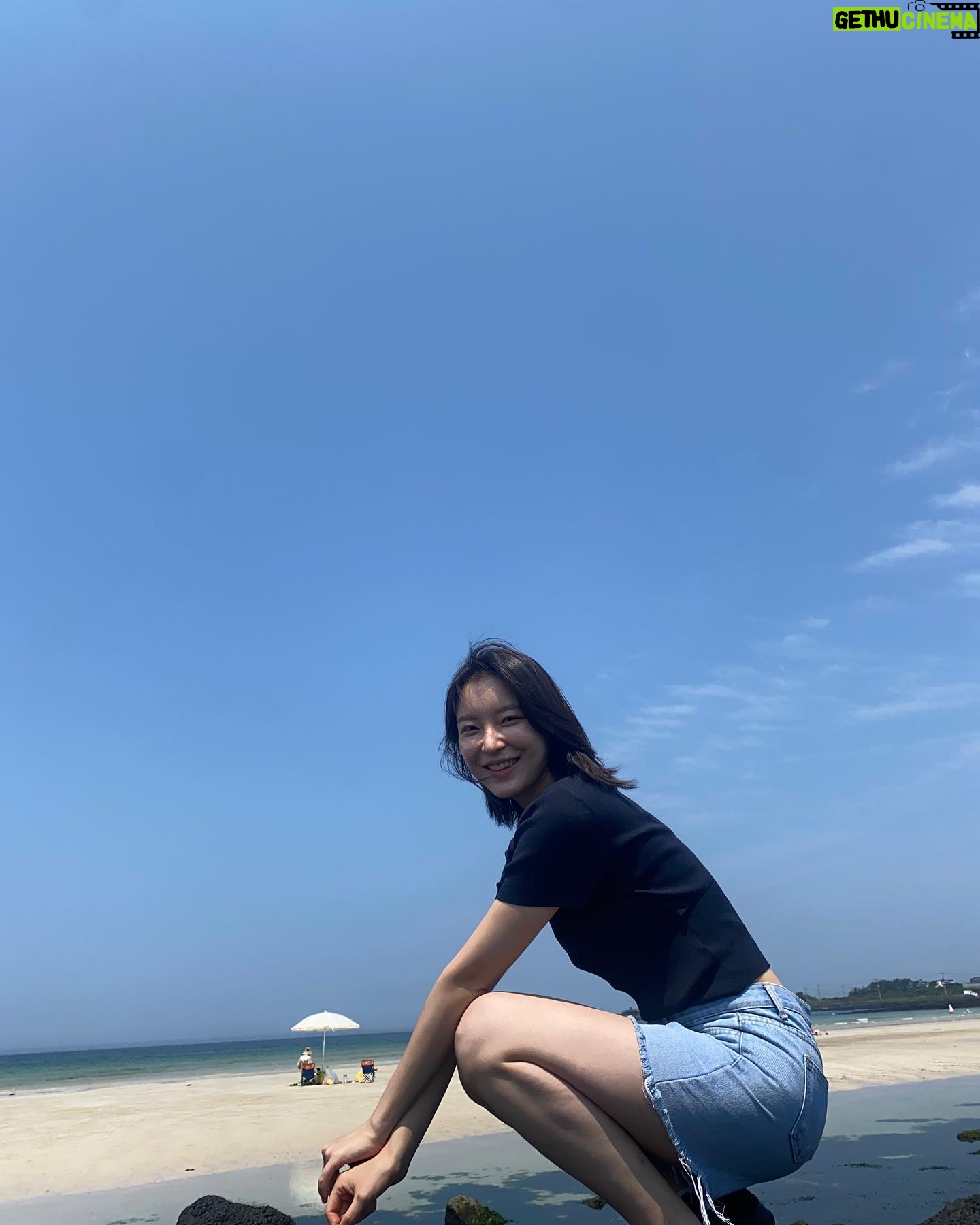 Han Da-sol - 2.9K Likes - 안녕 나의 여름💙💙💙💙