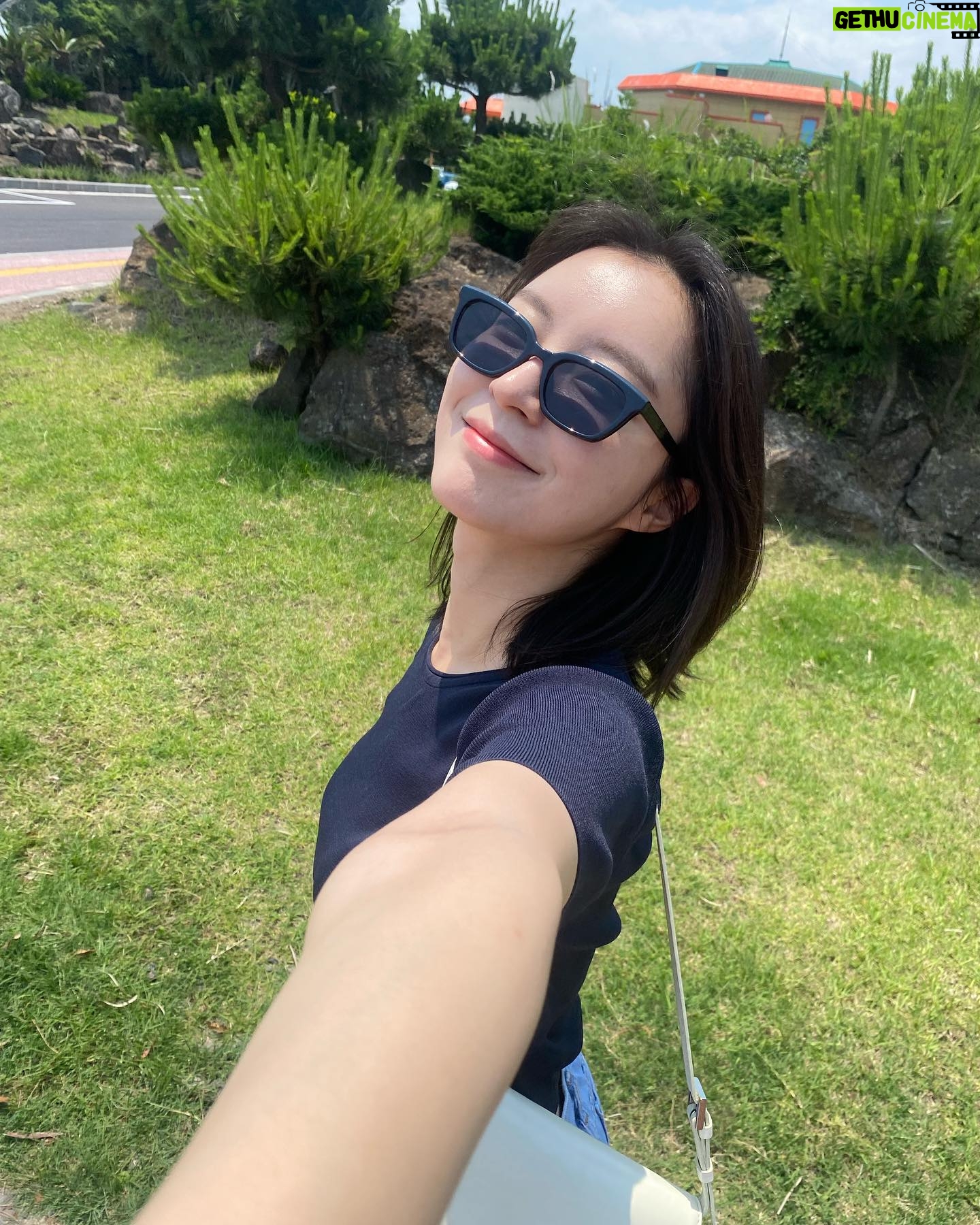 Han Da-sol - 2.9K Likes - 안녕 나의 여름💙💙💙💙