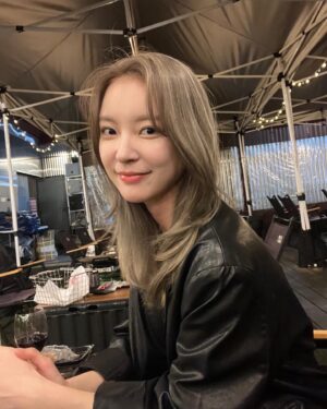 Han Da-sol Instagram - 머리했어😎🖤
#봄