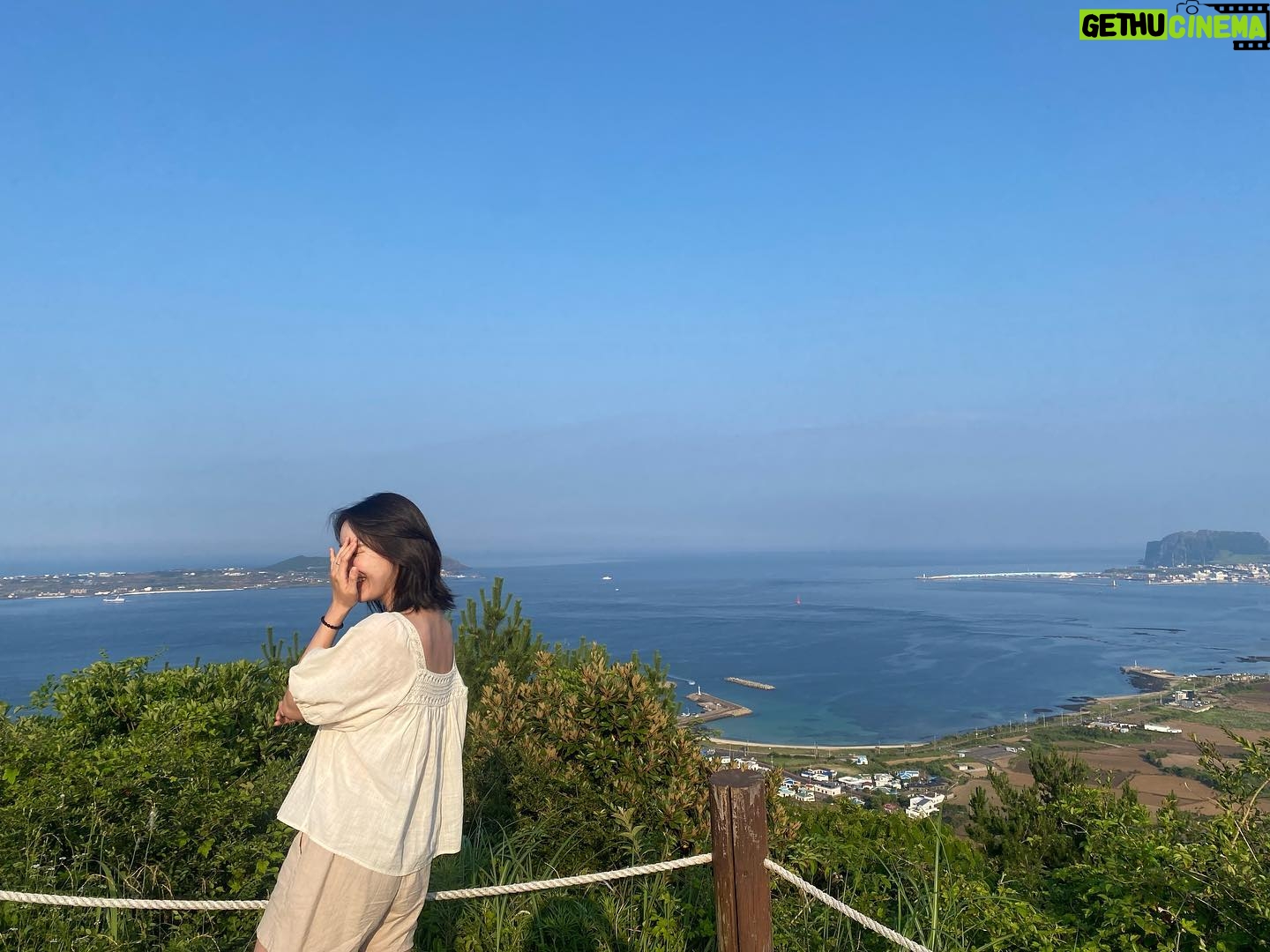 Han Da-sol - 2.2K Likes - 사랑 하양 파랑 초록 주황