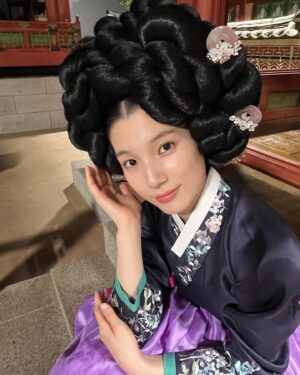 Han Dong-hee Instagram - 홍장이라 하옵니다 ☺️
#세작 #세작매혹된자들 #tvn