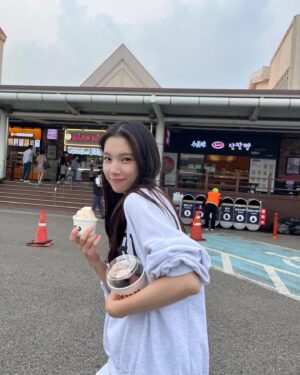 Han Dong-hee Instagram - 달다구리🍦🍩🍫