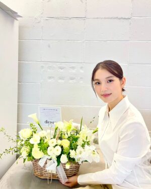 Han Dong-hee Instagram - @dinsee.official 🌼💛