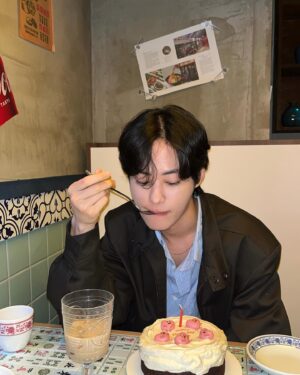 Han Se-jin Instagram - 뭘 올려야할지 모르겠ㅓ
암튼 생일 마무리 🎂