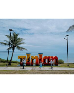 Han Soo-yeon Instagram - 2024 우리가족 #여름휴가 🤙Hafa Adai #Saipan & #Tinian 🛩 
내 친구 Journie 와 Earnie 아저씨 👩‍🌾👨‍🌾 #티니안 농장 체험시켜주셔서 감사해요 Thank you so much to let us visit your amazing farm 🚜 🐓🪺🐕🐂🐎

#티니안타가비치 #사이판만세절벽 #Saipansunshinemassage @seatouchsaipan @crowneplazaresortsaipan