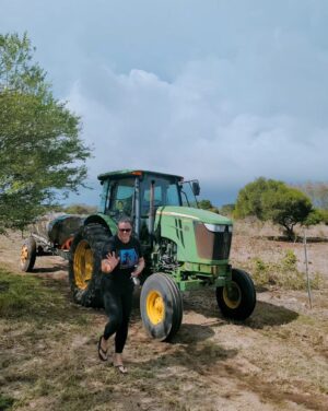 Han Soo-yeon Instagram - 2024 우리가족 #여름휴가 🤙Hafa Adai #Saipan & #Tinian 🛩 
내 친구 Journie 와 Earnie 아저씨 👩‍🌾👨‍🌾 #티니안 농장 체험시켜주셔서 감사해요 Thank you so much to let us visit your amazing farm 🚜 🐓🪺🐕🐂🐎

#티니안타가비치 #사이판만세절벽 #Saipansunshinemassage @seatouchsaipan @crowneplazaresortsaipan