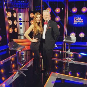 Hana Holišová Instagram - Alešu! Nespi! Jdeme na to..., už za chvíli!
20:20 na TV Nova

Těšíme se na vás... 🤍

.
.
.
#tvojetvarmaznamyhlas 
#tvnovaofficial