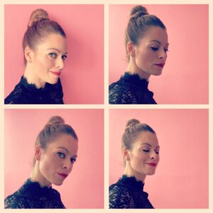Hana Holišová Instagram - PINKTIME 

Ještě před pár týdny se naše dny nesly intenzivně ve znamení @tvojetvarmaznamyhlas a jsem ráda, že i mě děvčata @marta.jandova a @iva.pazderkova vpustily do své šatny k jejich ikonické růžové stěně (naše šatna s @jitkaboho a @berenika_off byla samozřejmě báječná, ale nebyla zdaleka tak fotogenická, takže jsme jim tam lezly furt… i tajně😉)
Holky… objímám… vzpomínám… hezký čas to byl 👋😘💓

 📸 většinou nejlíp @iva.pazderkova 🌸

#pinkbymelaradost
#damskasatna 
#pinkpunk 
#pinktime