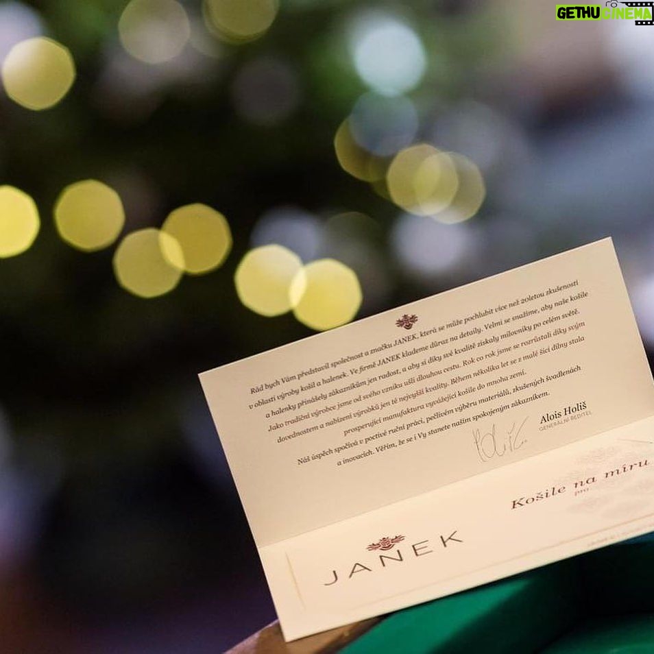 Hana Holišová - 1.6K Likes - 🎄🎄🎄Last minute vánoční tipy...
Pro ty, co mají blíž Prahu nebo Rožnov pod Radhoštěm. Poukaz na kvalitní košili na míru, u české firmy Janek.
Ryze srdeční záležitost... firmu Janek vede můj bratránek, který je pokračovatelem krejčovského řemesla po našem dědovi. Ten byl vyhlášeným krejčím a myslím, ze by na Janka byl hrdý.
A jak říká můj bratránek, není nic hezčího po ránu, než žena v pánské košili... 😉 www.janek.cz
.
.
.
#janekshirtmaker #kvalita #kosile
#srdecnizalezitost #czechfashion #czech #vyrobenovcesku #madetomeasure #janekgeneration