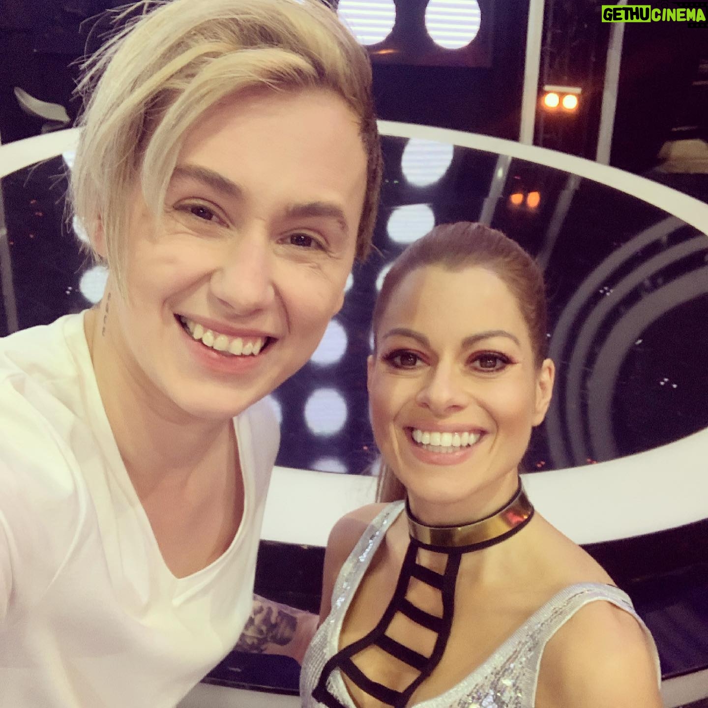 Hana Holišová - 3K Likes - Děkuji za takové chvíle, děkuji, že můžu... s úctou k Vám, paní Haničko, s úctou k vám všem... 🤍
.
.
.
#tvojetvarmaznamyhlas #tvnovaofficial #partaci
#nicnenisamozrejmost #dekujizemuzu