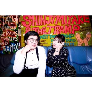 Hana Sekitori Instagram - #関取二人三脚 京都公演有難うございました👫久しぶりの磔磔、二人編成だとまた違う響きを感じられて、色んなことを思い出しながら歌えました。

ライブに入り込みすぎて来年2月17日のにぎわい座恒例ワンマン告知忘れちゃった🙇‍♀️「年始だョ！全員集合2024」、チケット販売中です🎫関西の皆様、来年もよろしくお願い致します！

photo by @syot18__cam 
素敵な写真をありがとうございます✨