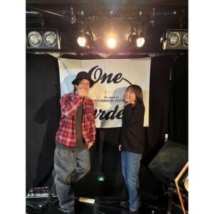 Hana Sekitori Instagram - 昨夜は『One Garden』、ストレイテナーのホリエさんと弾き語りでご一緒するのは実は6,7年ぶりでした。

あの頃もホリエさんが歌い出した瞬間にライブハウスの天井がなくなって何か風が吹き抜けるようなそんな感動を覚えたのですが、昨日はそれに加えて、佇まいひとつとっても、カバー曲を歌うにあたっても…ミュージシャンとしての圧倒的地力を目で耳でひしひしと感じました。本当にかっこよすぎた。

もっと自分も頑張らねば！と思いました！トークも楽しすぎた💅ありがとうございました🎄