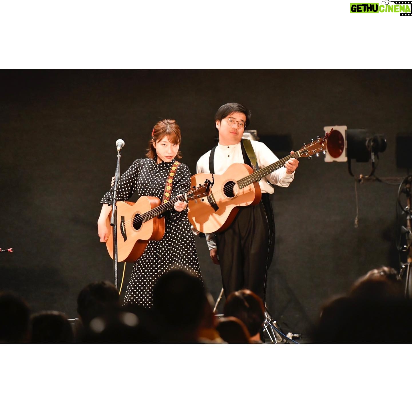 Hana Sekitori - 3 Likes - ツアー #関取二人三脚 初日東京、ありがとうございました!満員御礼で最高の初日を迎えられました💃
みんなたくさん声を出して盛り上がってくれて、自分も勝手に身体と心が音楽を奏でているような感覚でした!あとあらためて谷ぴょんって本当最高👓
続く12/9京都、12/10名古屋もよろしくお願いします!二人編成の関取花、自信を持っておすすめします🫶
photo by @azusatakada_photographer
会場のあったかさと私たちのオフショットまで全部写真におさめてくださったのはあずささん📸いつもありがとうございます!