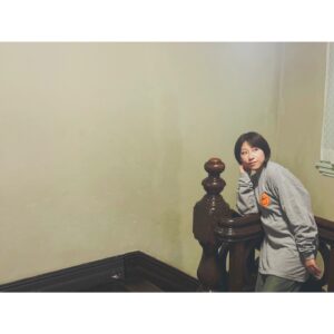 Hana Sekitori Instagram - 関取独走 神戸有難うございました🏡完売御礼！5年ぶりの会場、私がどうしても来たくて。生憎の雨でしたが窓の外に見える緑が濡れて濃く見えて、歌いながら眺めてはより歌の世界に入り込むことができました。絵画の中にいる気分だった。めでたい話も解禁🥹(ツアーファイナルまで㊙️で)また必ずね！

関取独走 神戸場所

1.きんぎょの夢
2.オールライト
3.メモリーちゃん
4.さらばコットンガール
5.あなた/小坂明子(カバー) 
6.石段のワルツ
7.明大前
8.ナナ
9.私の葬式
10.黄金の海で逢えたなら
11.むすめ
12.最後の青
13.もしも僕に
14.君の住む街
15.悪くない