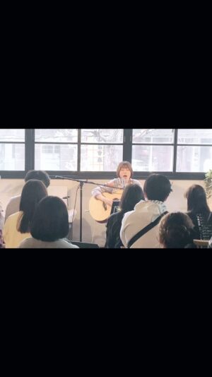 Hana Sekitori Instagram - 中島みゆきさんの「時代」をカバーしました。弾き語りツアー"関取独走"では、各地ゆかりのあるカバー曲を一曲演奏しています。この日は札幌だったので、ご出身である中島みゆきさんの曲を。