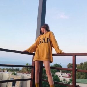 Hande Nur Tekin Instagram - Salty hair & Sweatshirt 🧡