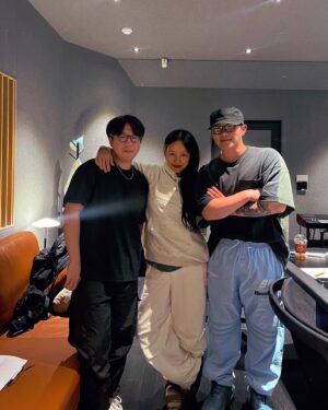 Hangzoo Instagram - #후디에반바지 (Prod. by Me, keyMaker) 
아직도 처음 누나한테 전화받은날 생생합니다💟

엄마 나 효리누나 곡만들었어✌️😭♥️