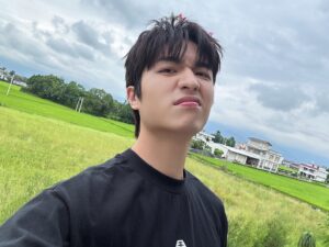 Hank Wang Instagram - 每個角度都來一張好了。
一日兩發，難得。