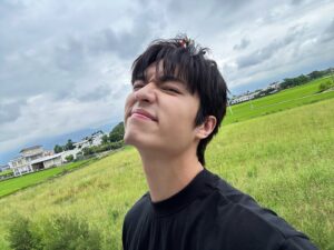 Hank Wang Instagram - 每個角度都來一張好了。
一日兩發，難得。