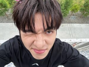 Hank Wang Instagram - 每個角度都來一張好了。
一日兩發，難得。